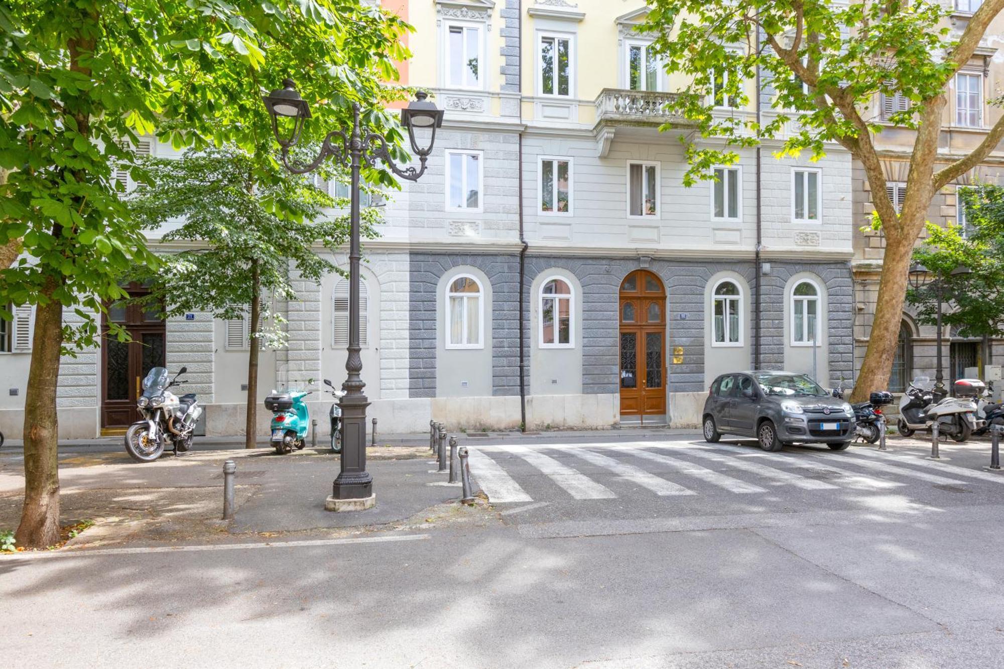 XX Settembre Apartment Trieste Bagian luar foto