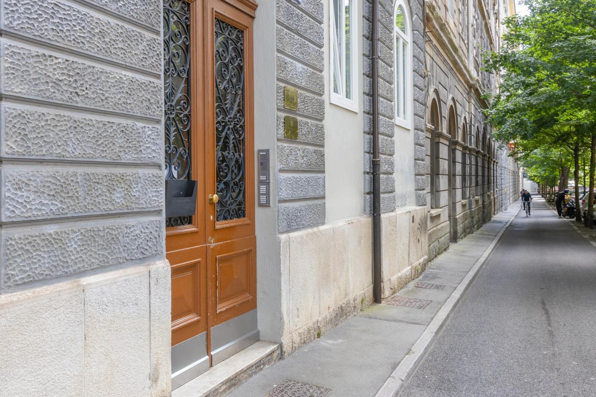 XX Settembre Apartment Trieste Bagian luar foto